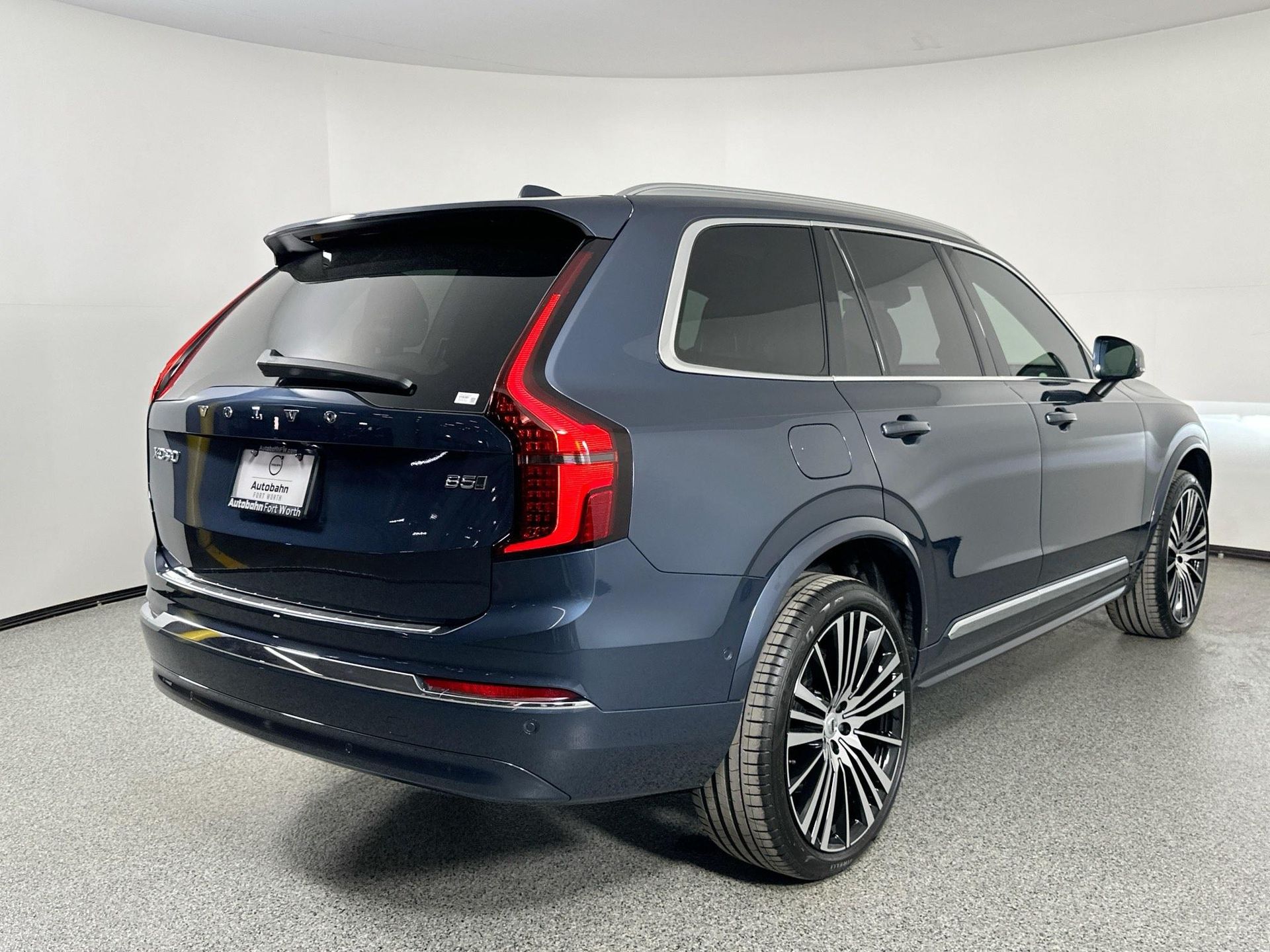 2025 Volvo XC90 Plus photo 4