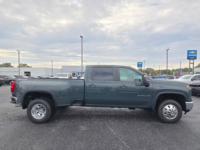 2026 Chevrolet Silverado 3500HD LT photo 2