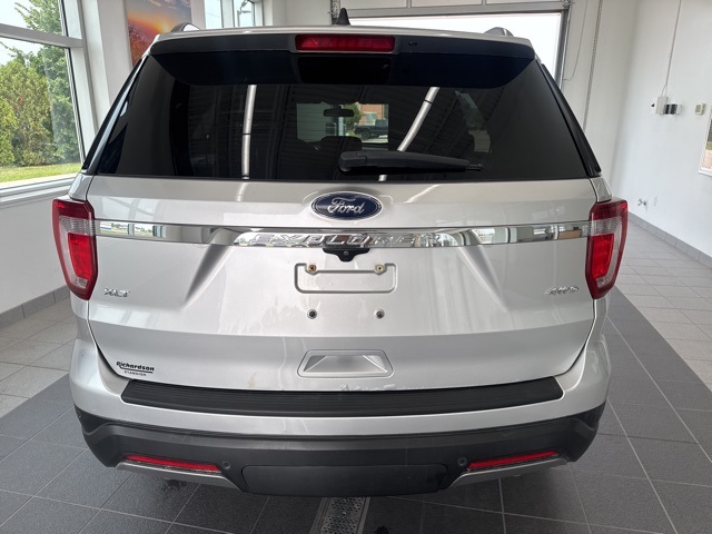 2019 Ford Explorer XLT photo 3