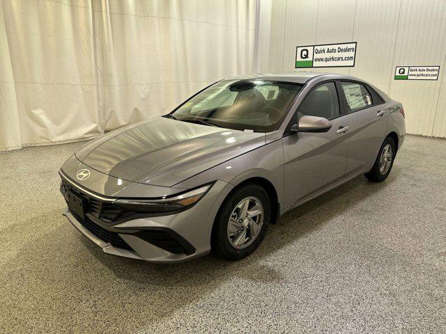 2025 Hyundai Elantra SE photo 3