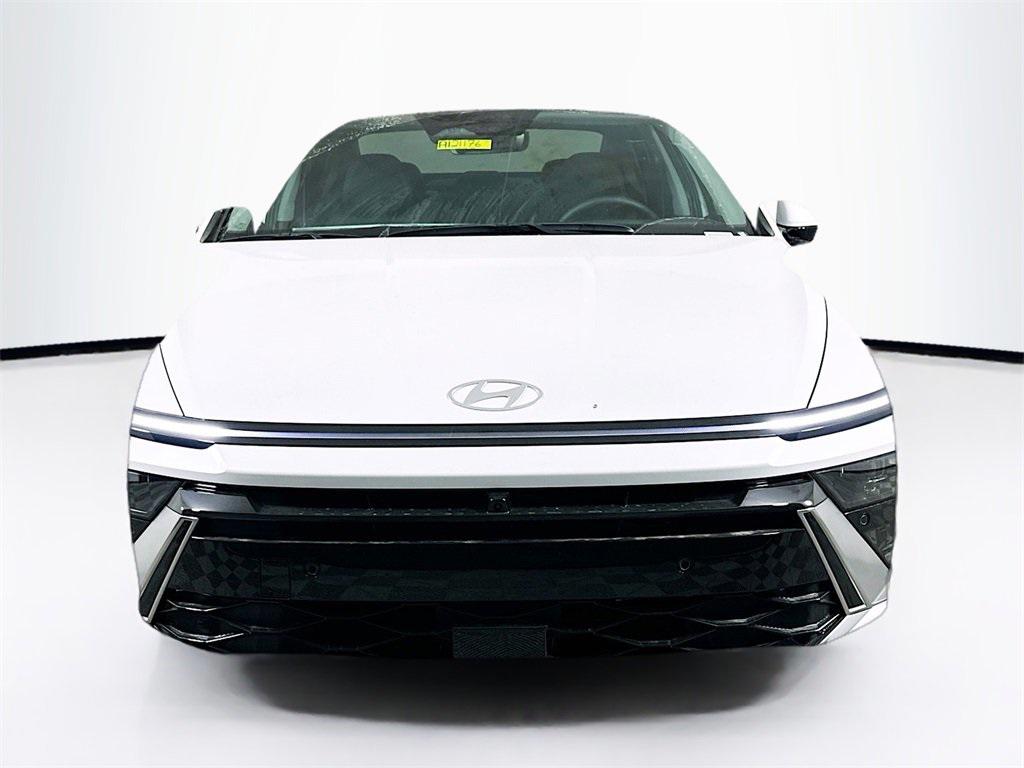2025 Hyundai Sonata Hybrid Limited photo 2