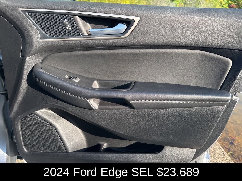 2024 Ford Edge SEL photo 18