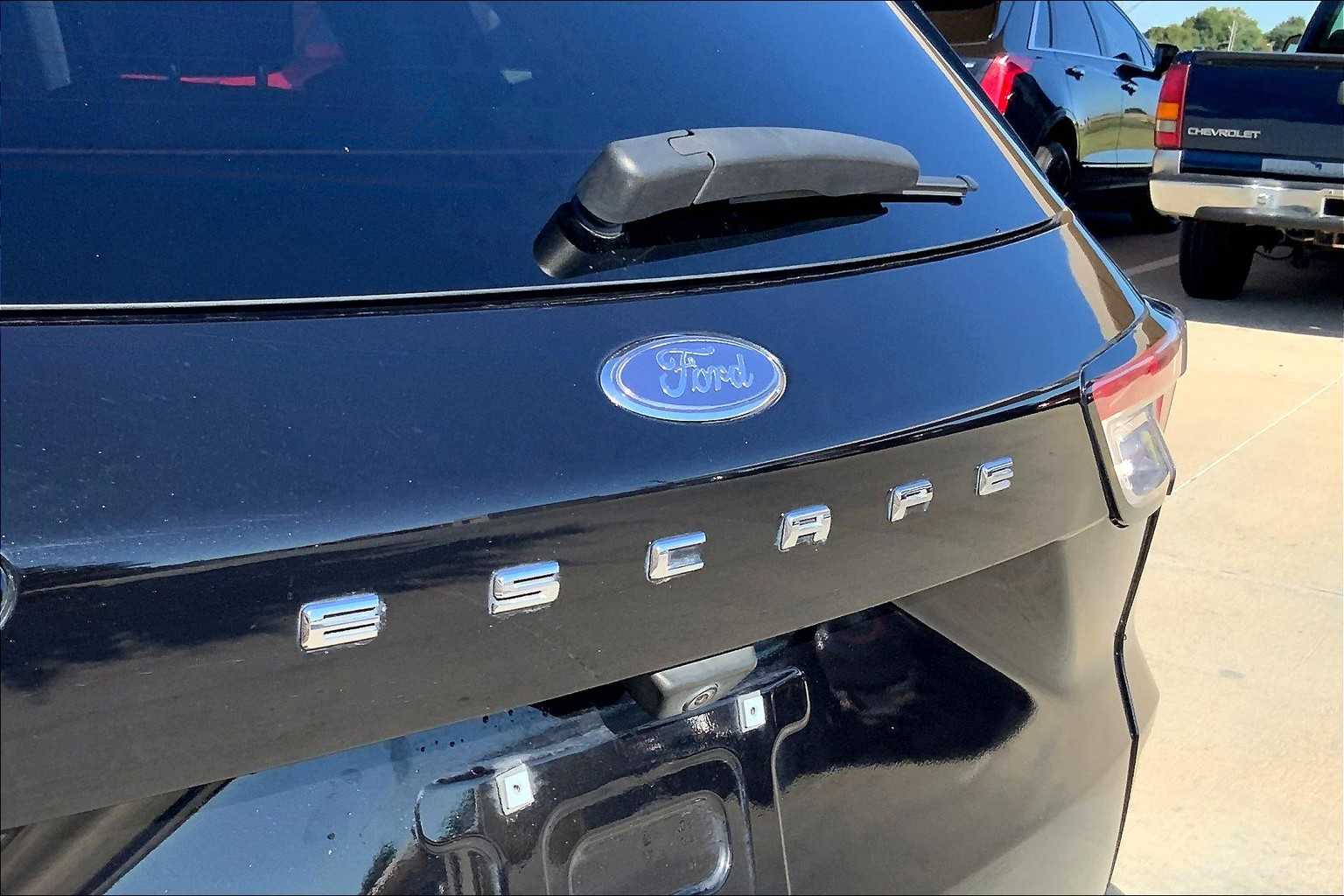 2022 Ford Escape SEL photo 9