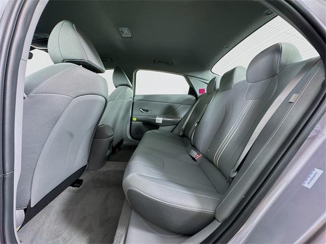 2025 Hyundai Elantra SEL Sport photo 29