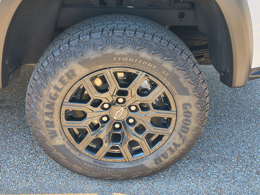 2024 Chevrolet Colorado Trail Boss photo 3