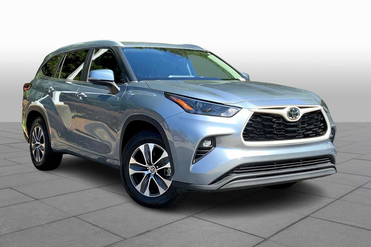 2023 Toyota Highlander XLE photo 2