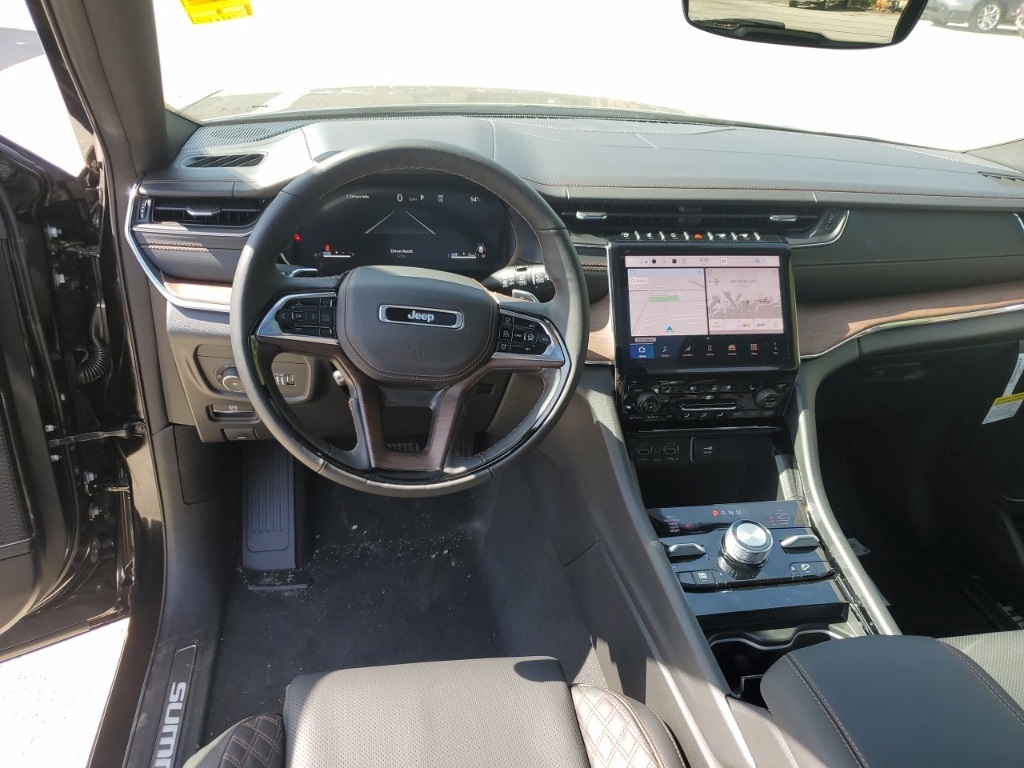 2025 Jeep Grand Cherokee Summit photo 14