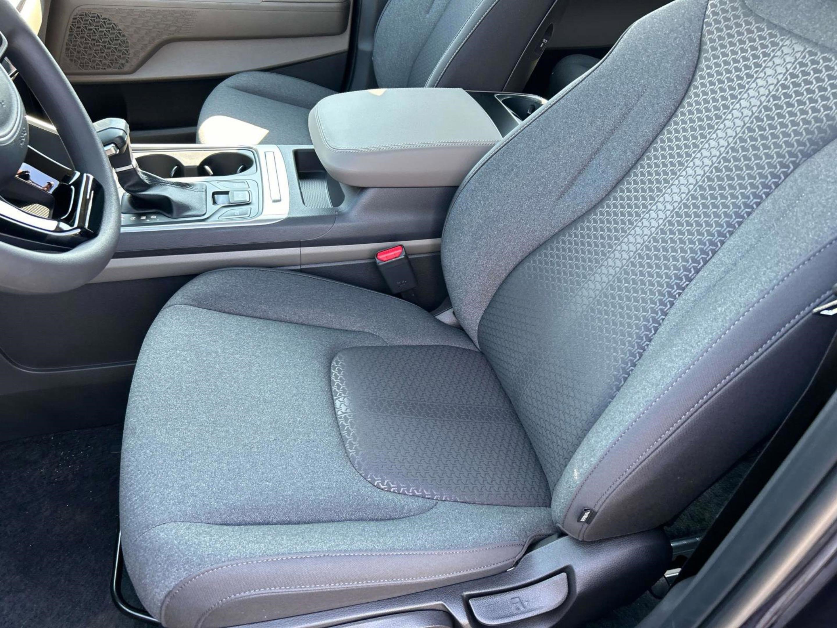2026 Kia Carnival LX photo 20