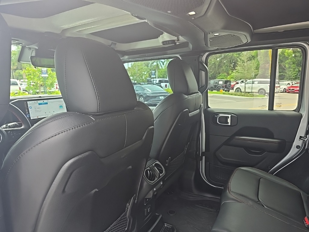 2024 Jeep Wrangler Rubicon X photo 32