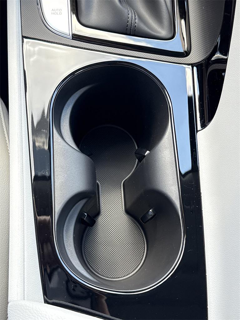 2025 Hyundai Elantra Limited photo 28