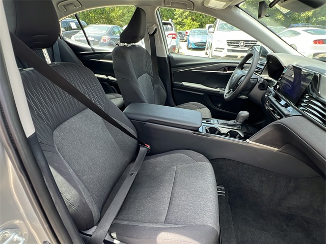 2025 Toyota Camry SE photo 12