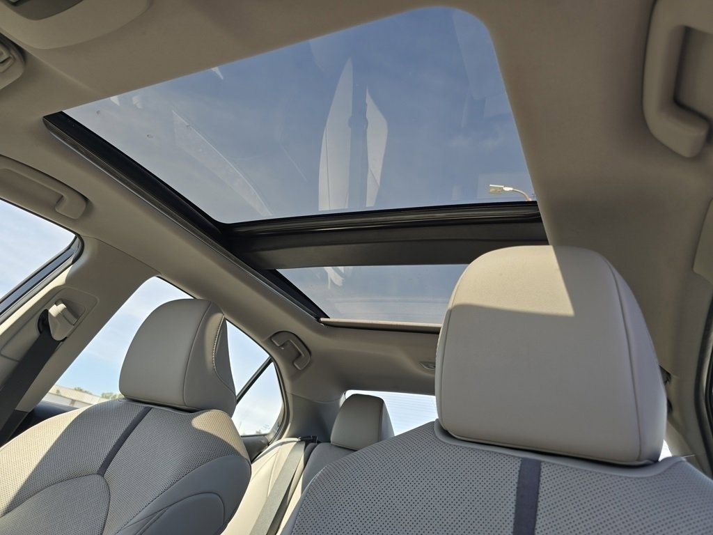 2023 Toyota Camry XLE photo 3