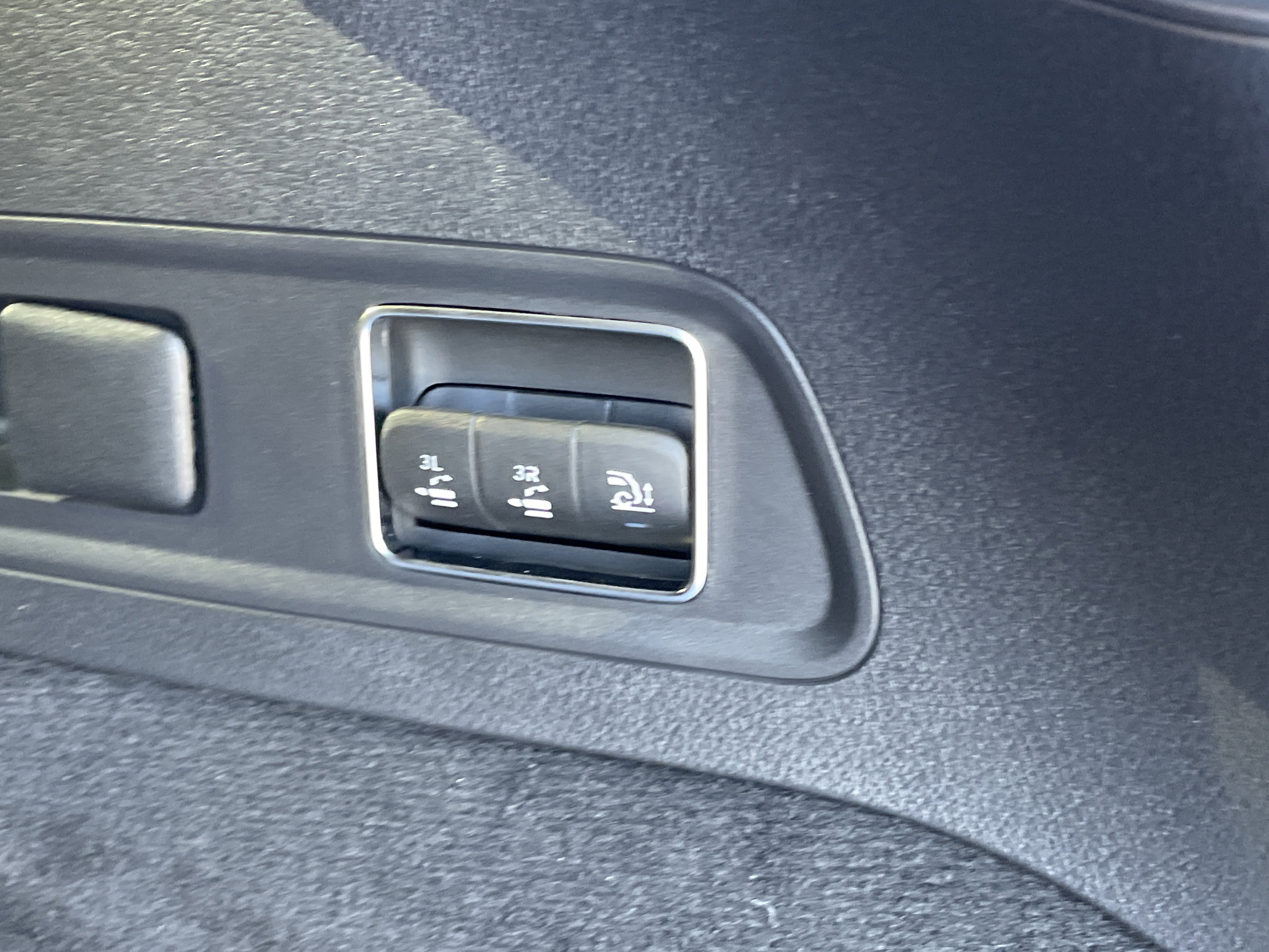 2026 Mercedes Benz GLS 450 4MATIC photo 2