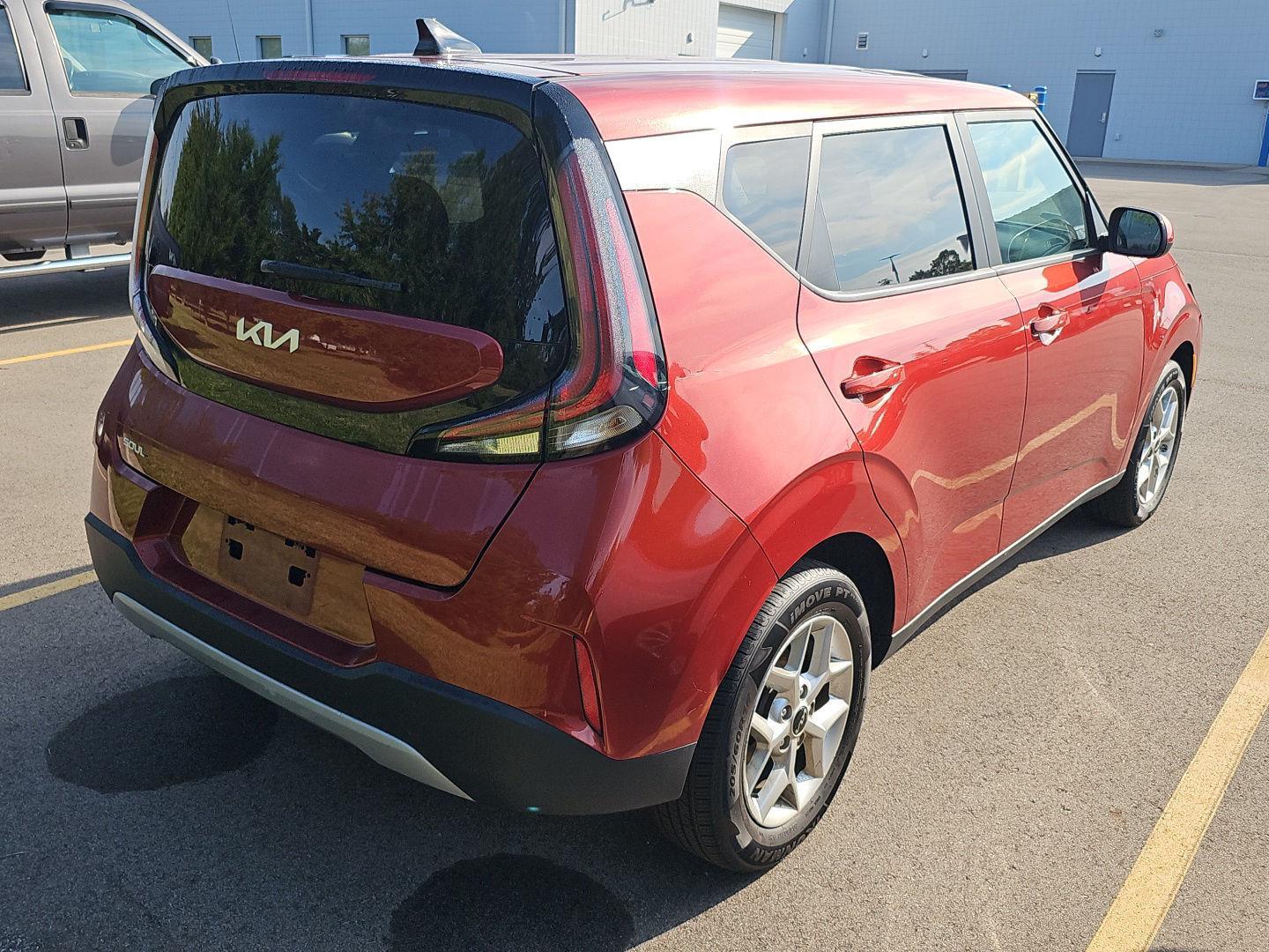 2023 Kia Soul LX photo 3