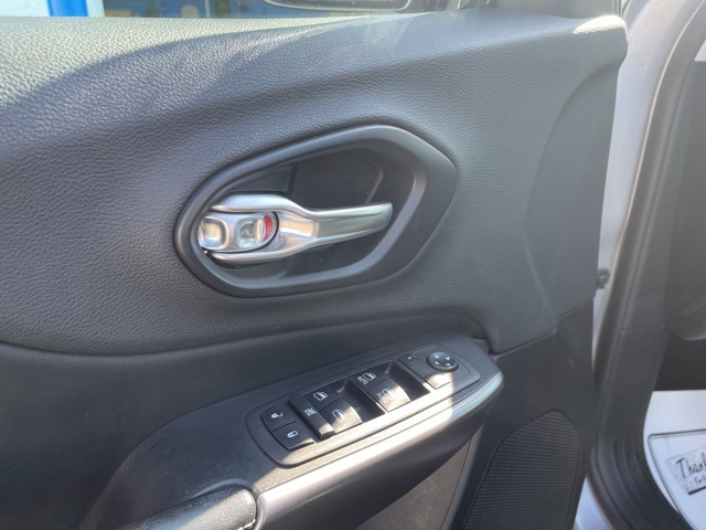 2019 Jeep Cherokee Latitude photo 11