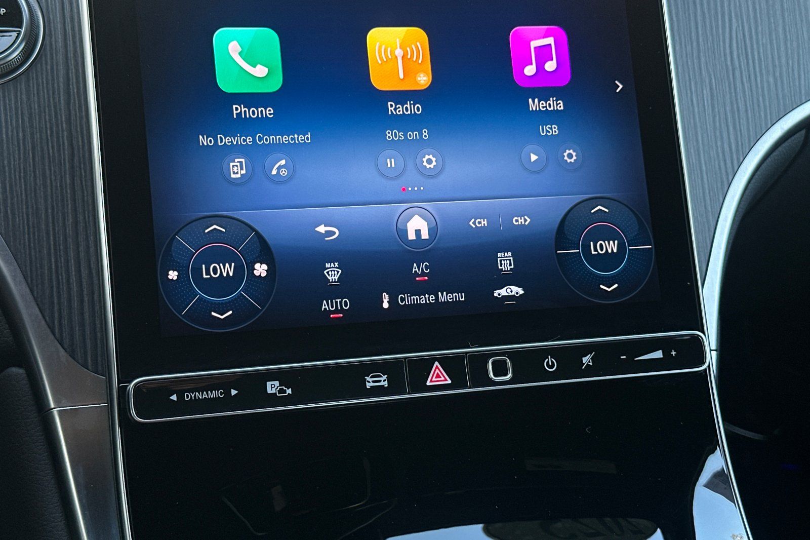 2025 Mercedes Benz GLC 300 photo 15
