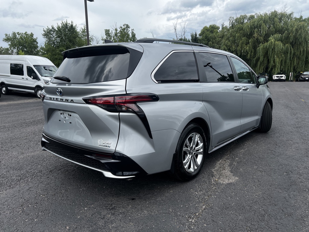 2022 Toyota Sienna XSE photo 23