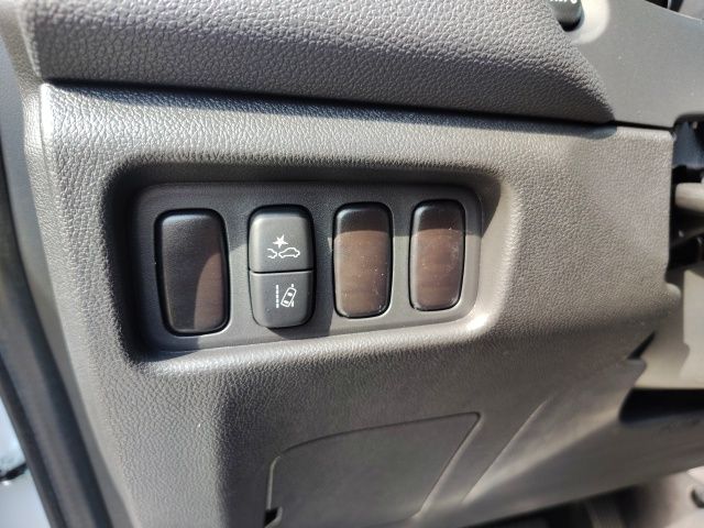2025 Mitsubishi Outlander Sport ES photo 8