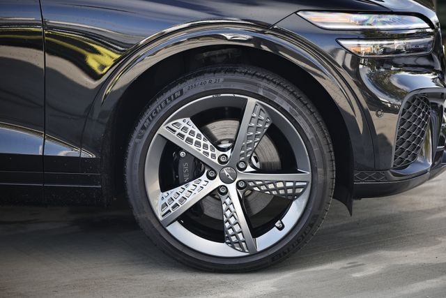 2023 Genesis GV70 2.5T Sport Prestige photo 4