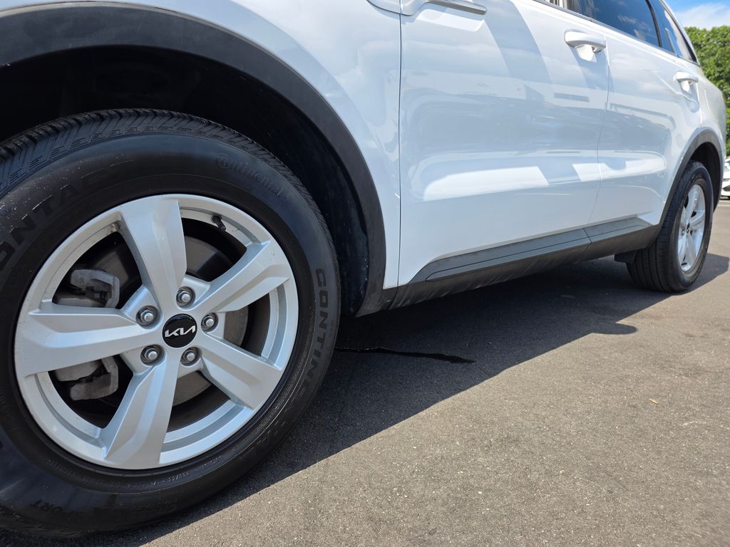 2022 Kia Sorento LX photo 5