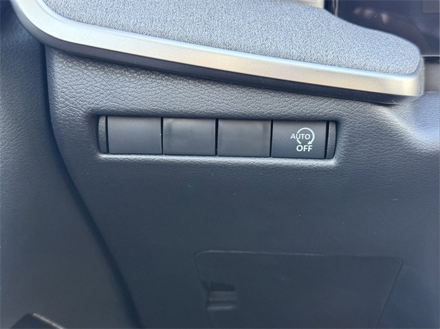 2025 Nissan Kicks SV photo 27