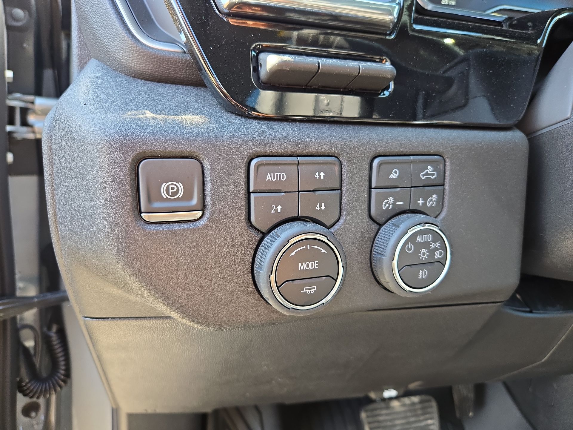 2025 Chevrolet Silverado 1500 LTZ photo 22
