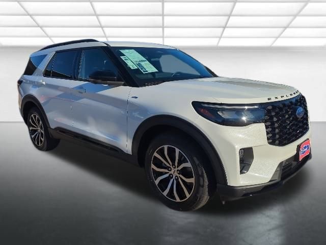 2025 Ford Explorer ST-LINE's photo