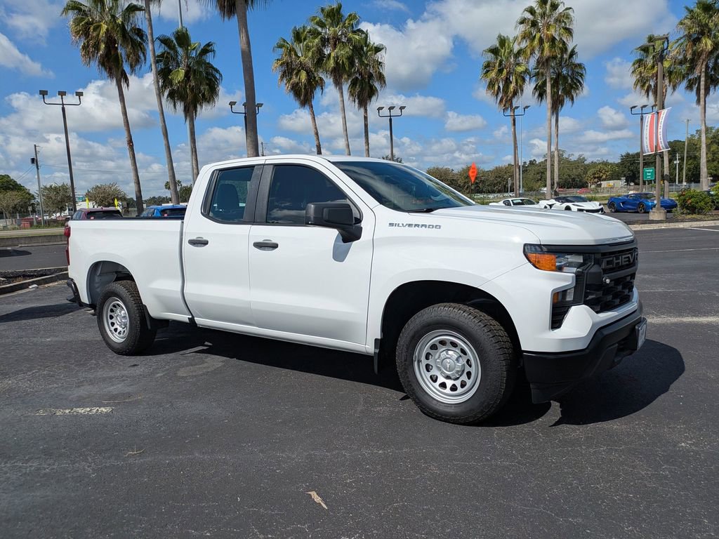2022 Chevrolet Silverado 1500 photo 2