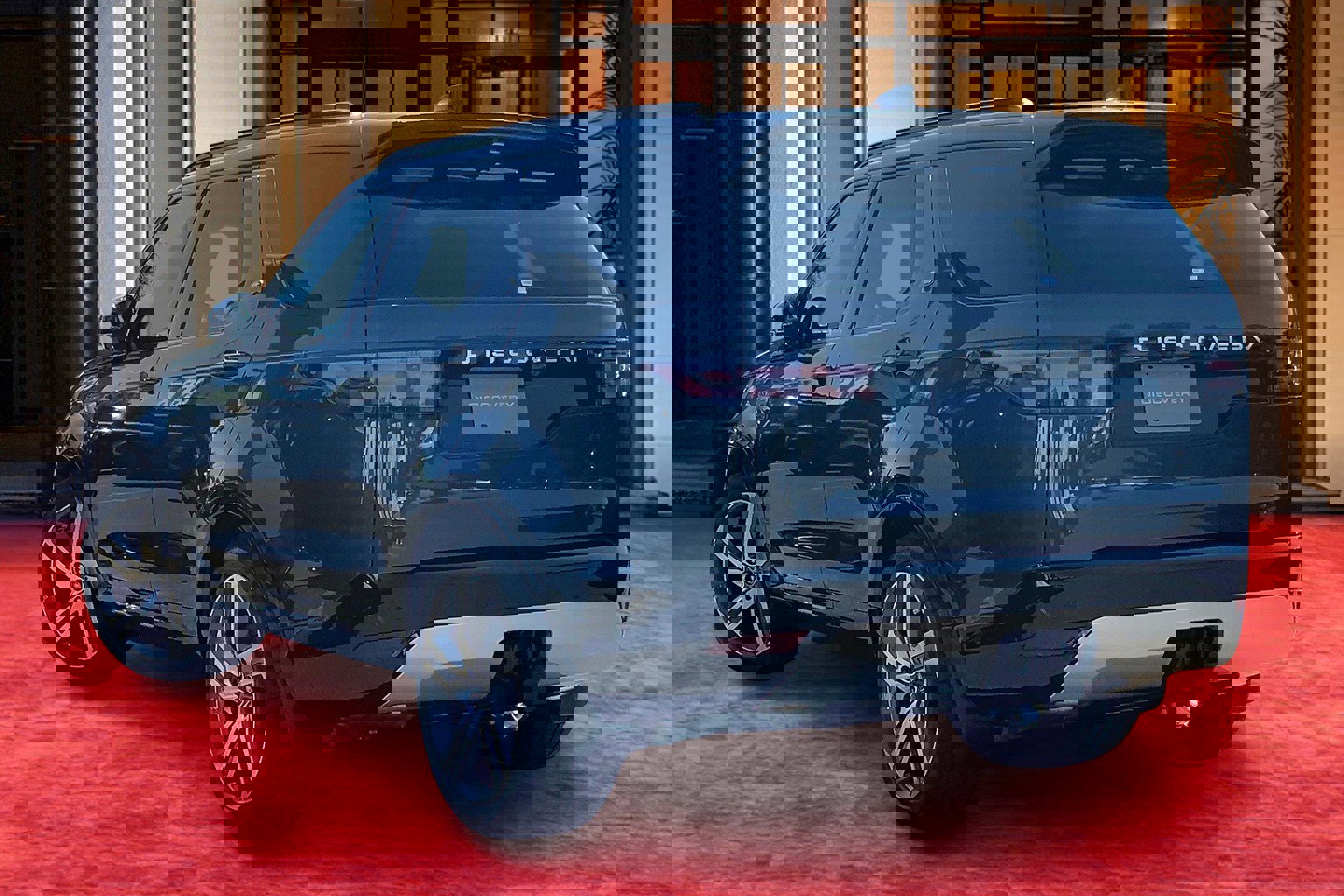 2025 Land Rover Discovery Metropolitan Edition photo 2