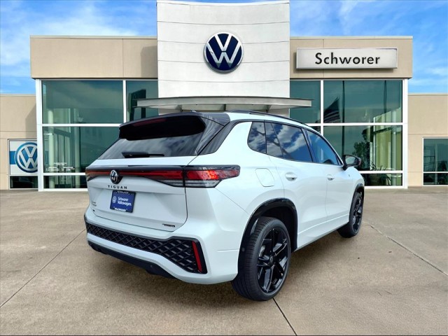 2026 Volkswagen Tiguan SE R-Line Black photo 3