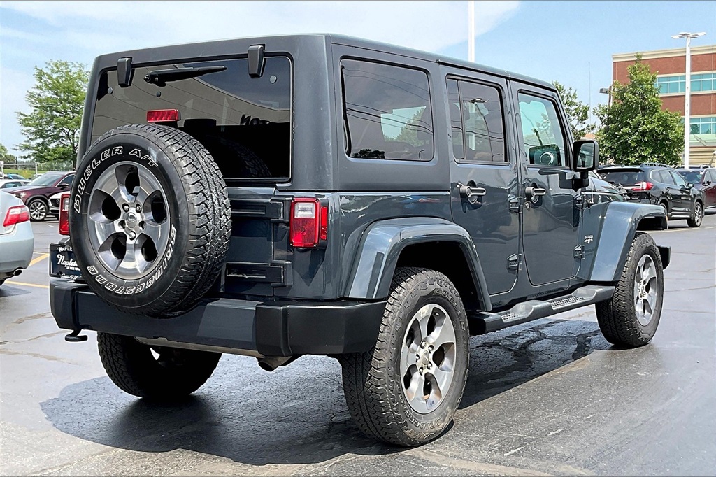 2016 Jeep Wrangler Unlimited Sahara photo 12