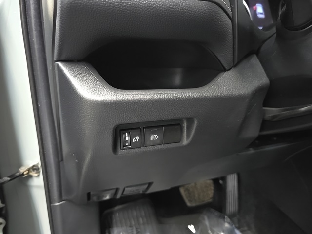 2021 Toyota RAV4 XLE photo 21