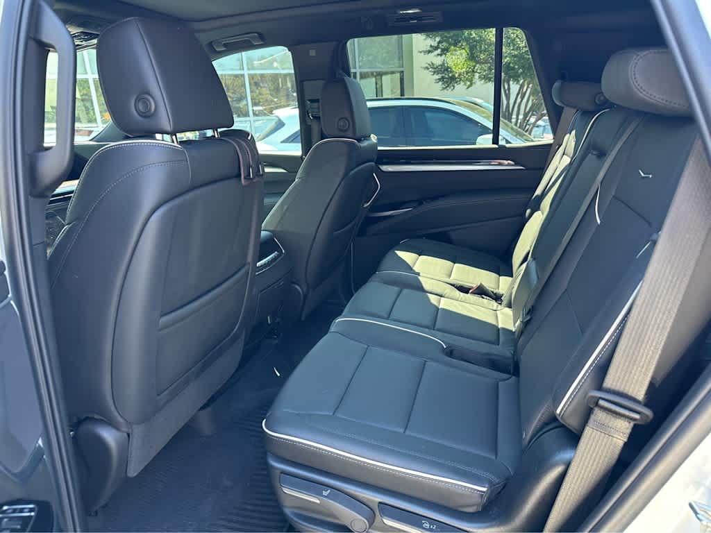 2025 Cadillac Escalade Premium Luxury photo 4