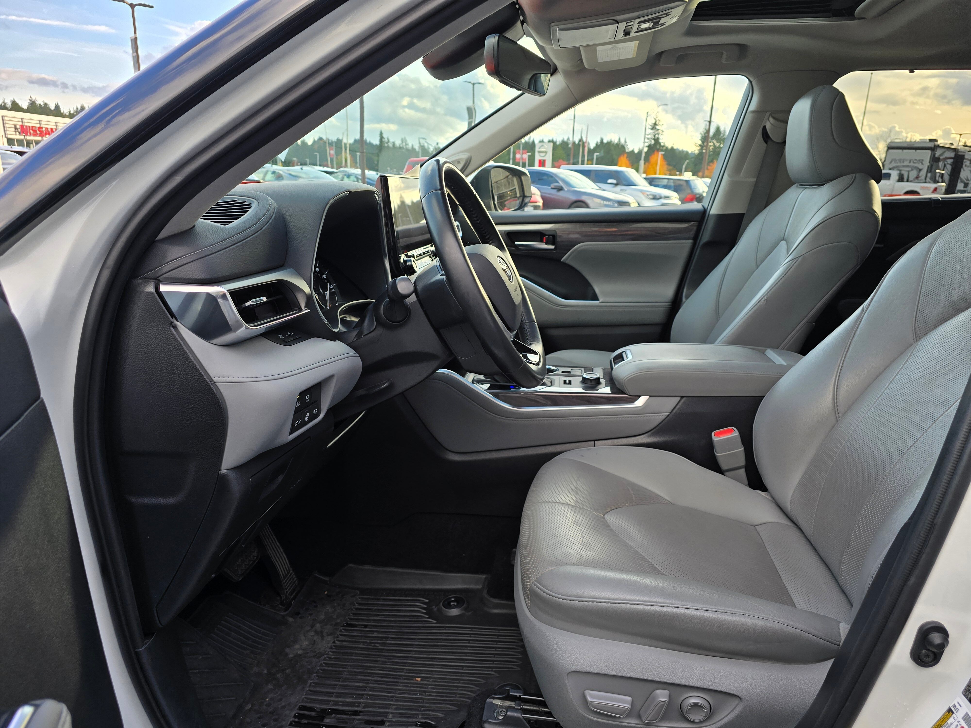 2021 Toyota Highlander Limited photo 2