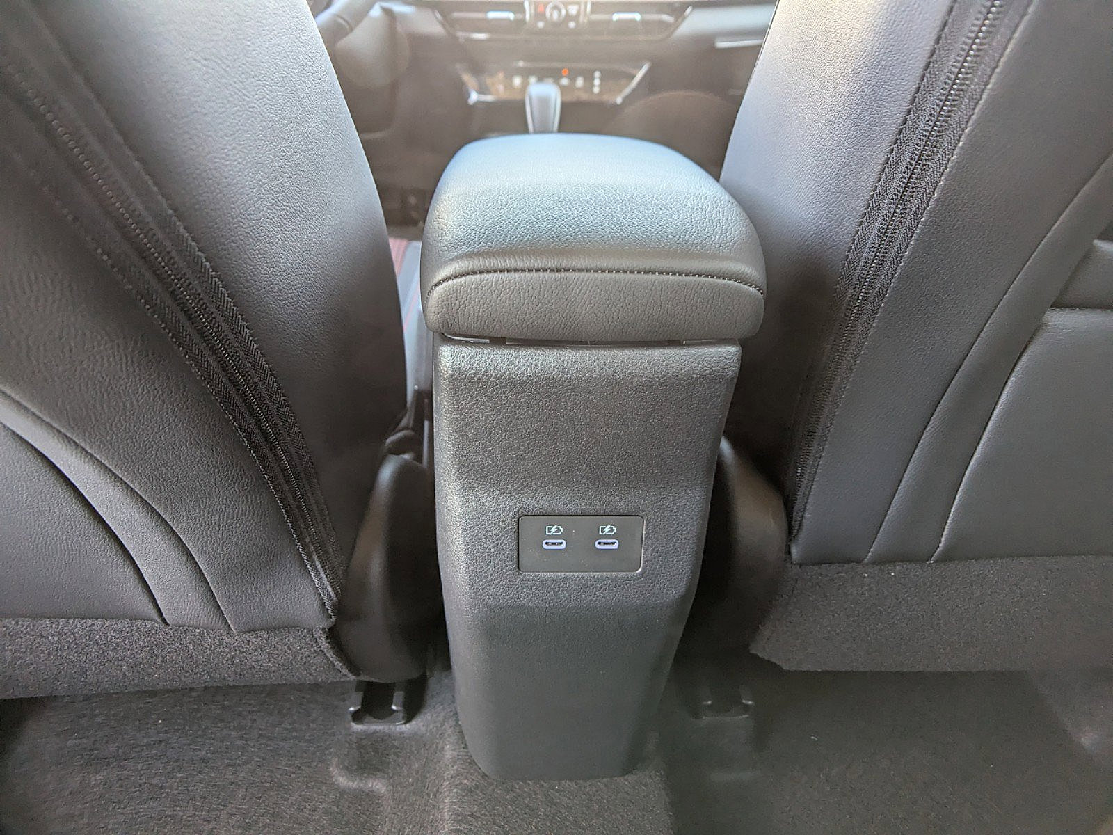 2025 Nissan Kicks SR photo 4