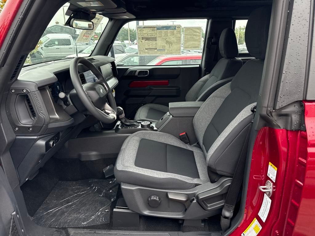 2025 Ford Bronco Base photo 4