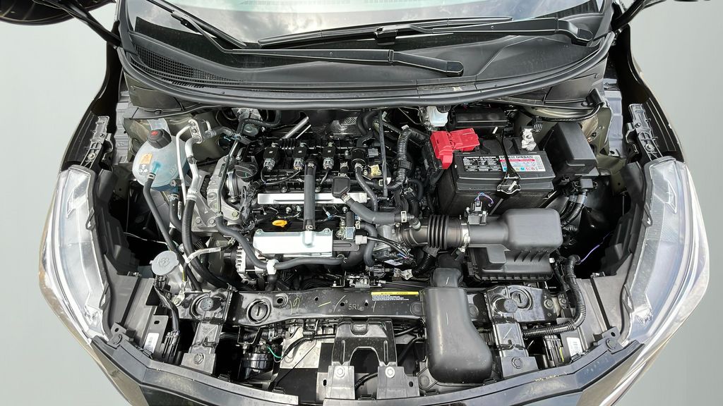 2025 Nissan Versa SV photo 17