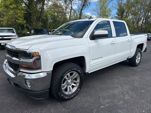 2017 Chevrolet Silverado 1500 LT photo 2