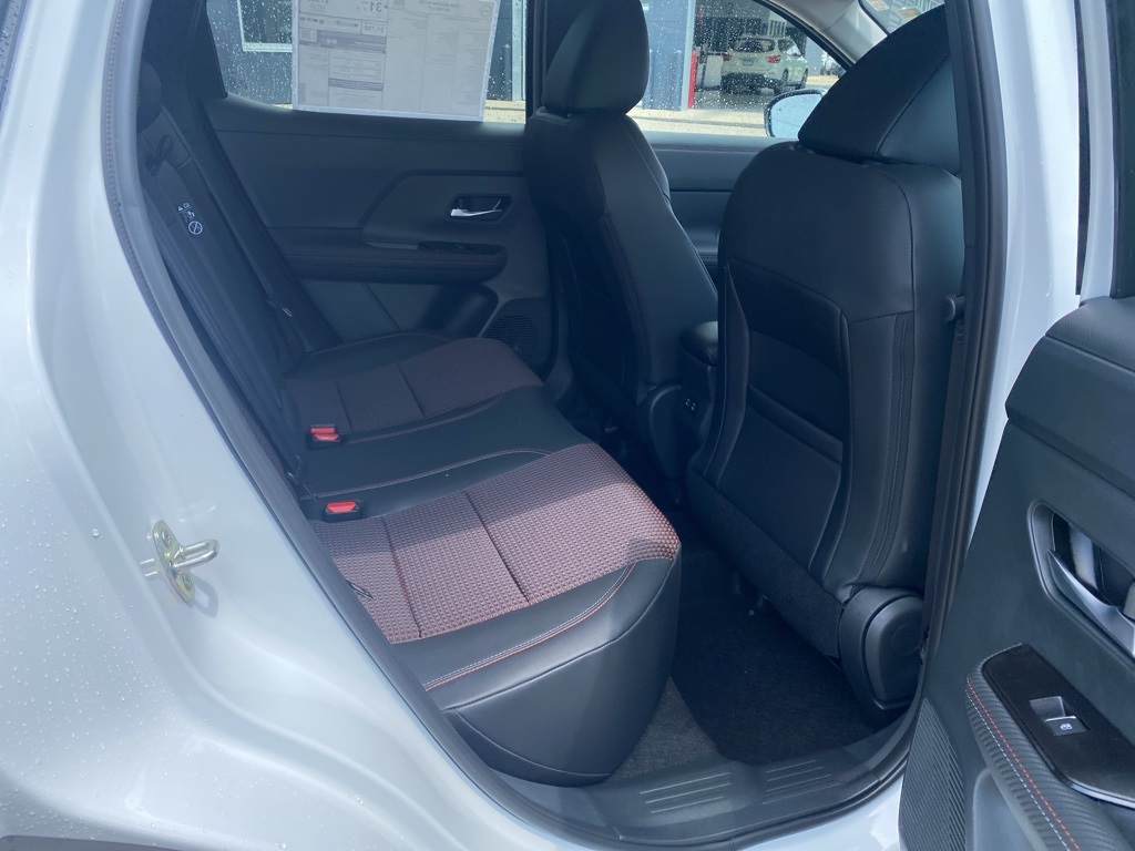 2025 Nissan Kicks SR photo 2
