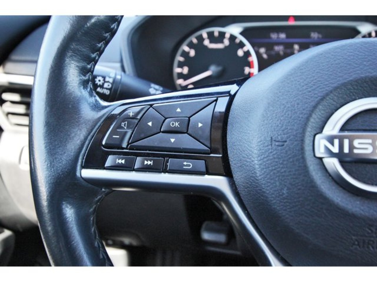 2023 Nissan Altima 2.5 SL  at Robbins Nissan