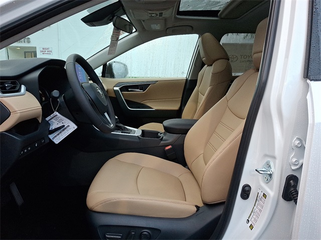 2025 Toyota RAV4 XLE Premium photo 5