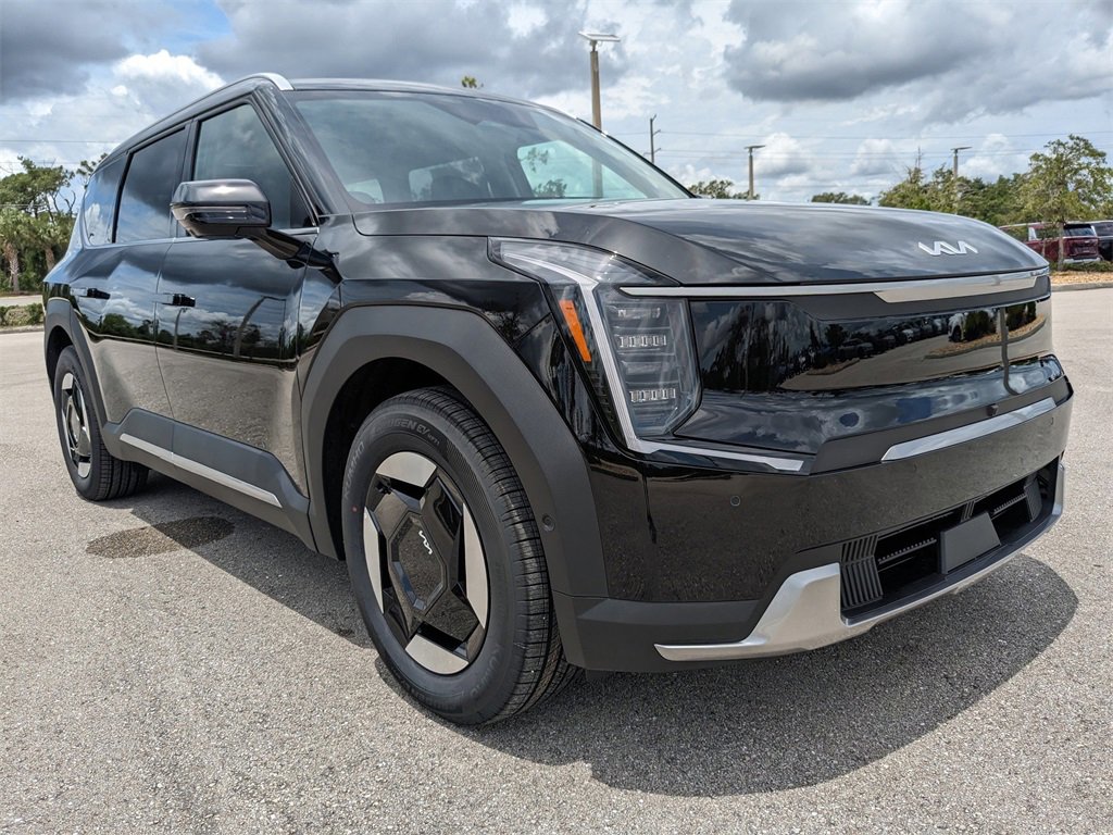 2026 Kia EV9 Wind photo 2