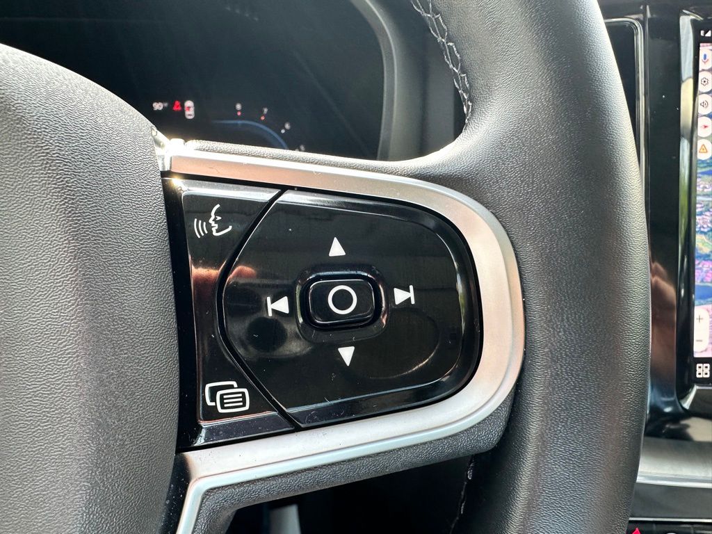 2025 Volvo XC60 B5 Plus photo 19