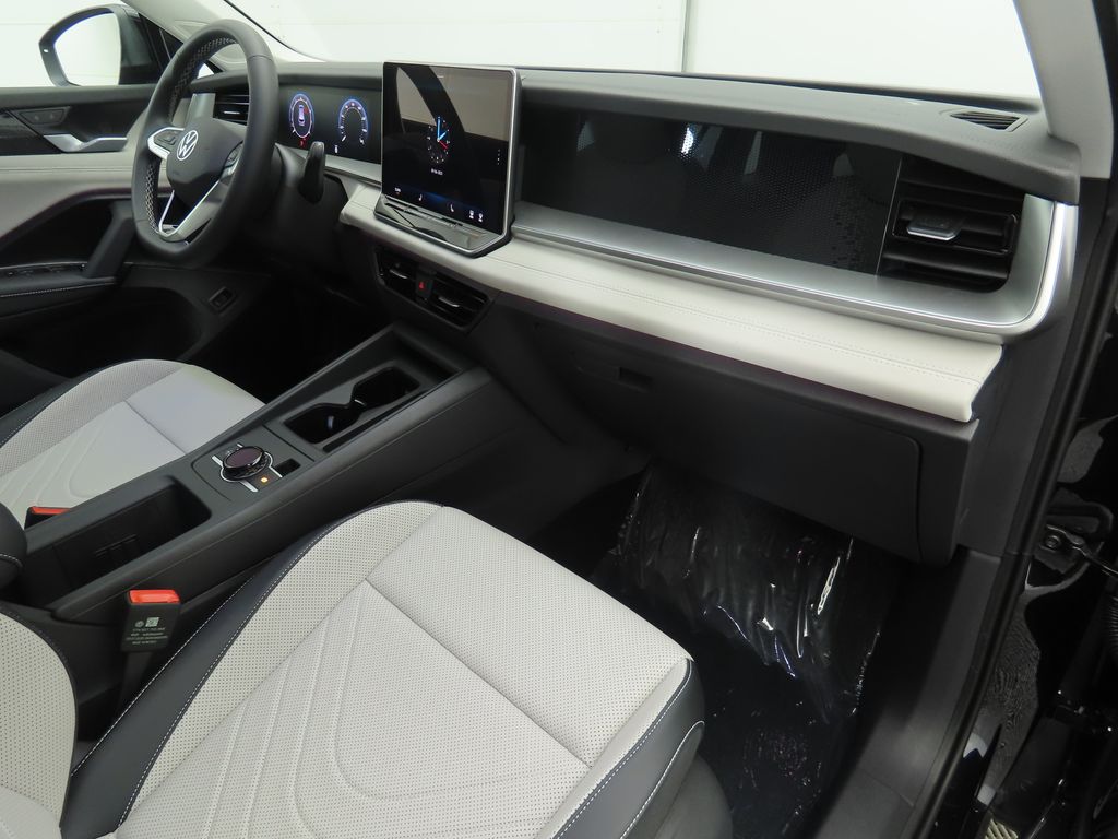 2025 Volkswagen Tiguan SE photo 17