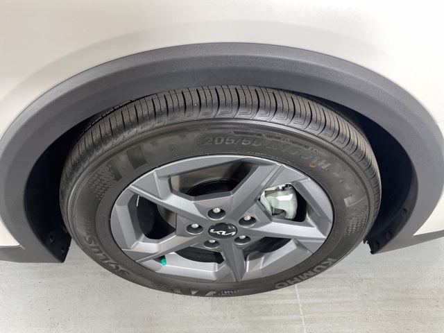 2025 Kia K4 LXS photo 11