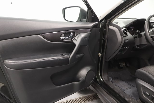2019 Nissan Rogue SV photo 9