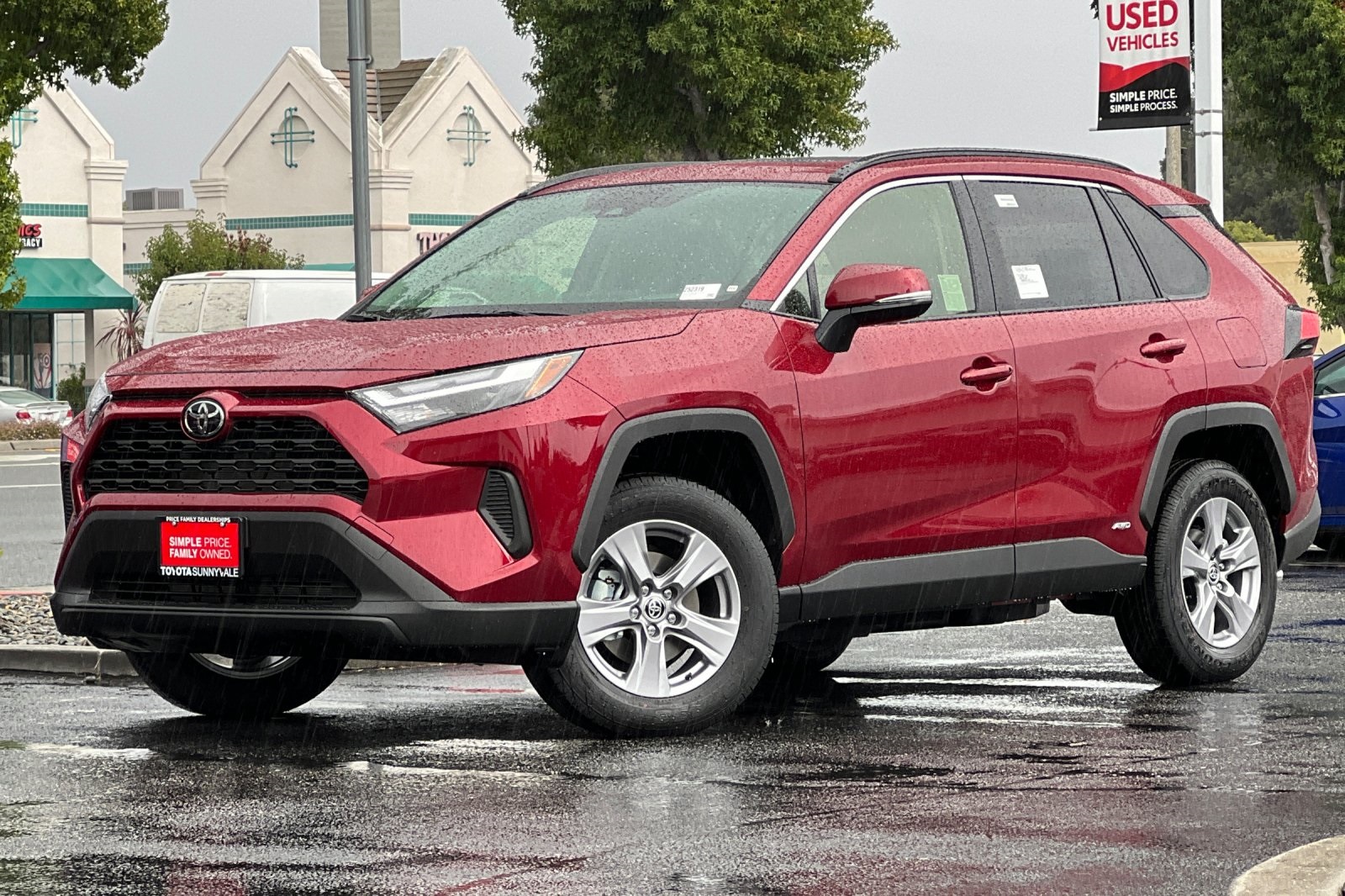2025 Toyota RAV4 Hybrid XLE photo 2