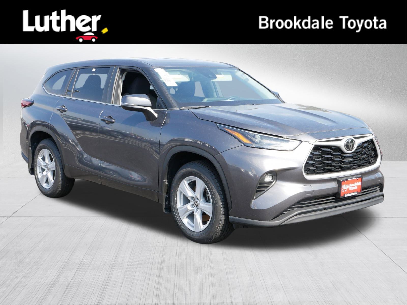 2024 Toyota Highlander LE's photo