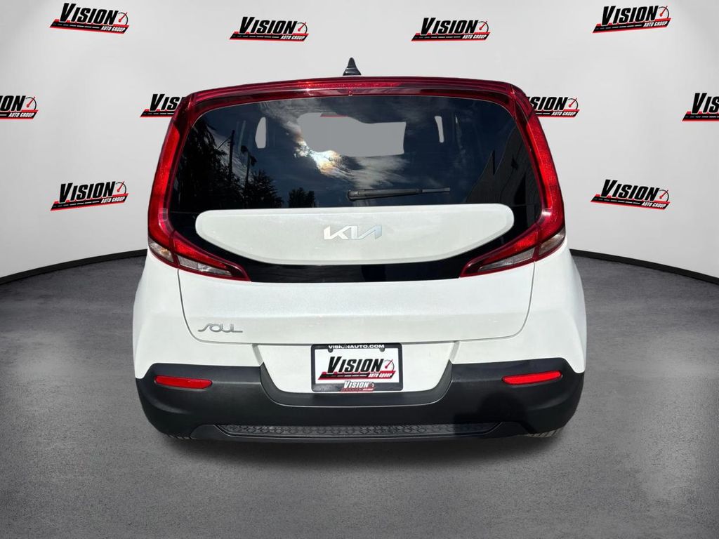 2022 Kia Soul LX photo 3
