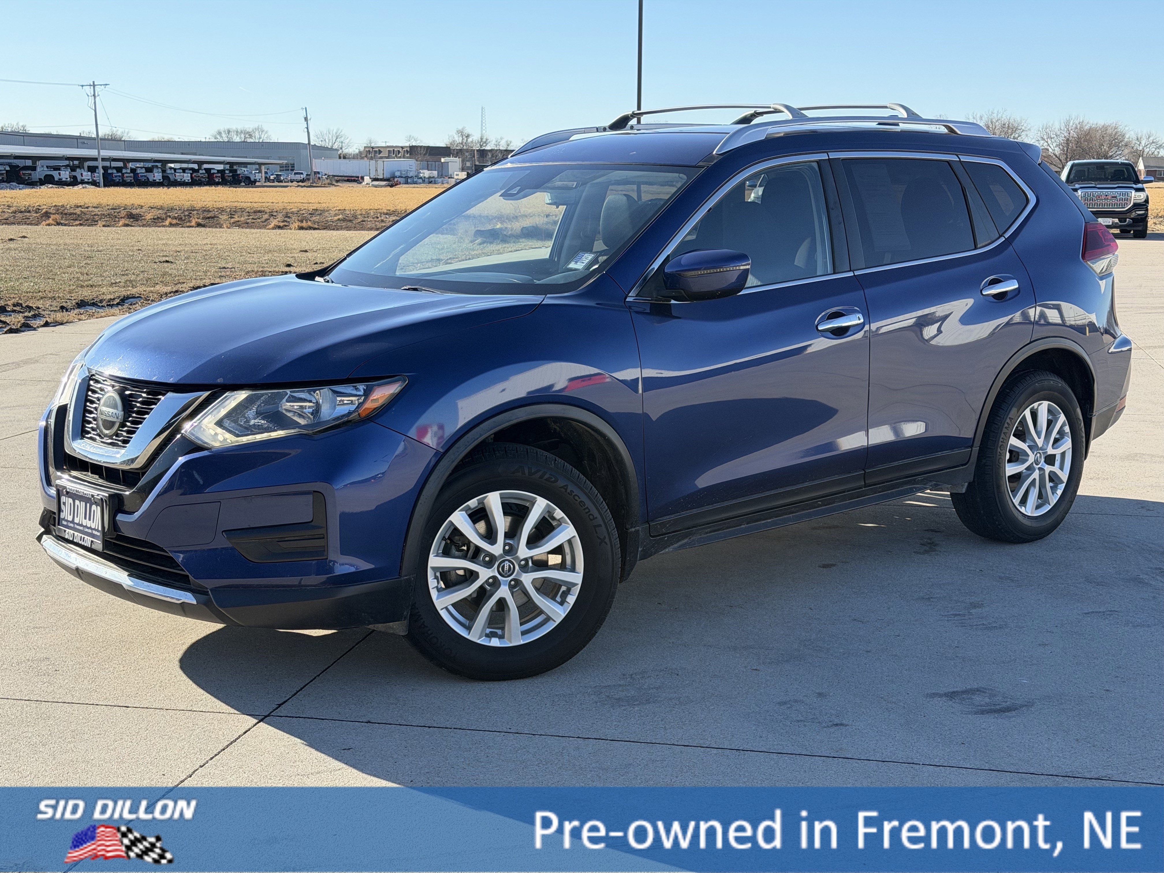 2020 Nissan Rogue S's photo